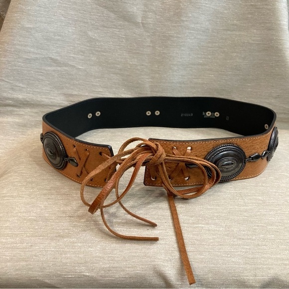 KUDOS BELT Sz  75/30 Thick Leather Metal Medallions Adjustable String Closure - Picture 4 of 5